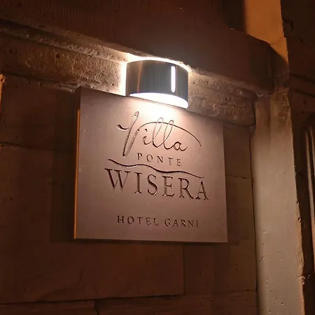 蓬维瑟拉别墅酒店 3*